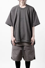 画像をギャラリービューアに読み込む, A.F ARTEFACT PYRA PATTERN PRINT CREW NECK SHORT SLEEVE TOPS (GREY)