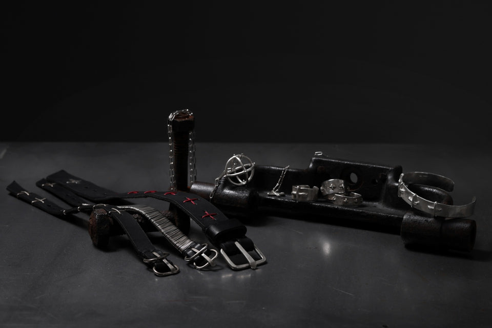 画像をギャラリービューアに読み込む, m.a+ thin silver cross studded wrist band / A-F2BL1/GR2,0 (BLACK)