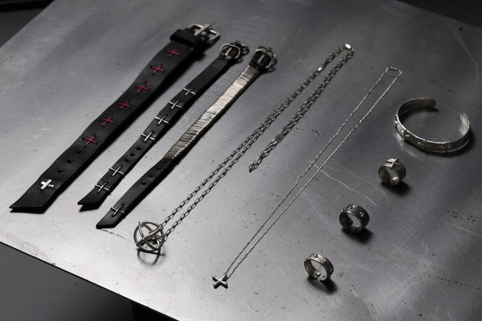 画像をギャラリービューアに読み込む, m.a+ thin silver cross studded wrist band / A-F2BL1/GR2,0 (BLACK)