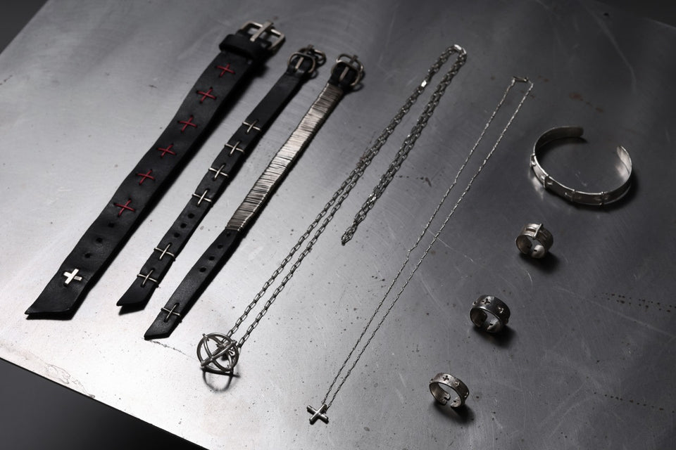 画像をギャラリービューアに読み込む, m.a+ thin silver cross studded wrist band / A-F2BL1/GR2,0 (BLACK)