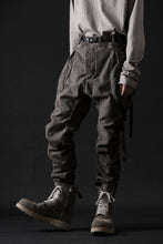 画像をギャラリービューアに読み込む, masnada BAGGY GUSSET POCKET PANTS / STRETCH RELIEF STRIPE COTTON (DUST)