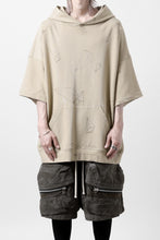 画像をギャラリービューアに読み込む, A.F ARTEFACT PYRA PATTERN PRINT SWEAT HOODIE SHORT SLEEVE (BEIGE)