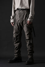 画像をギャラリービューアに読み込む, masnada BAGGY GUSSET POCKET PANTS / STRETCH RELIEF STRIPE COTTON (DUST)