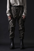 画像をギャラリービューアに読み込む, masnada BAGGY GUSSET POCKET PANTS / STRETCH RELIEF STRIPE COTTON (DUST)