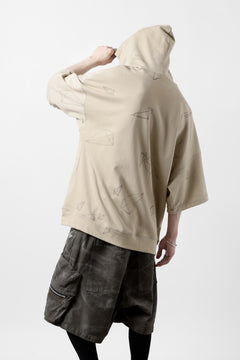 画像をギャラリービューアに読み込む, A.F ARTEFACT PYRA PATTERN PRINT SWEAT HOODIE SHORT SLEEVE (BEIGE)