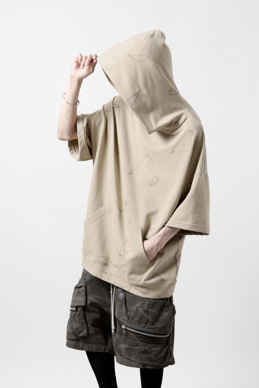 画像をギャラリービューアに読み込む, A.F ARTEFACT PYRA PATTERN PRINT SWEAT HOODIE SHORT SLEEVE (BEIGE)