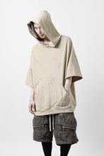画像をギャラリービューアに読み込む, A.F ARTEFACT PYRA PATTERN PRINT SWEAT HOODIE SHORT SLEEVE (BEIGE)
