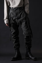 画像をギャラリービューアに読み込む, masnada BAGGY GUSSET POCKET PANTS / STRETCH RELIEF STRIPE COTTON (LEGION)