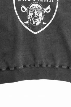 画像をギャラリービューアに読み込む, LASTMAN PRINTED CREW NECK -NFL- (BLACK)