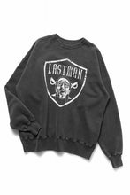 画像をギャラリービューアに読み込む, LASTMAN PRINTED CREW NECK -NFL- (BLACK)