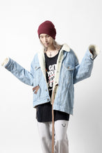 画像をギャラリービューアに読み込む, FACETASM ASSYMETRICAL BELTED SHERPA DENIM JACKET (INDIGO)
