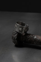Load image into Gallery viewer, m.a+ thick silver stitched multiple cross ring / AG538/AG (SILVER)