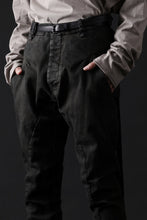 画像をギャラリービューアに読み込む, masnada BAGGY SCARRED STRETCH JEANS (SMUDGED LEGION)