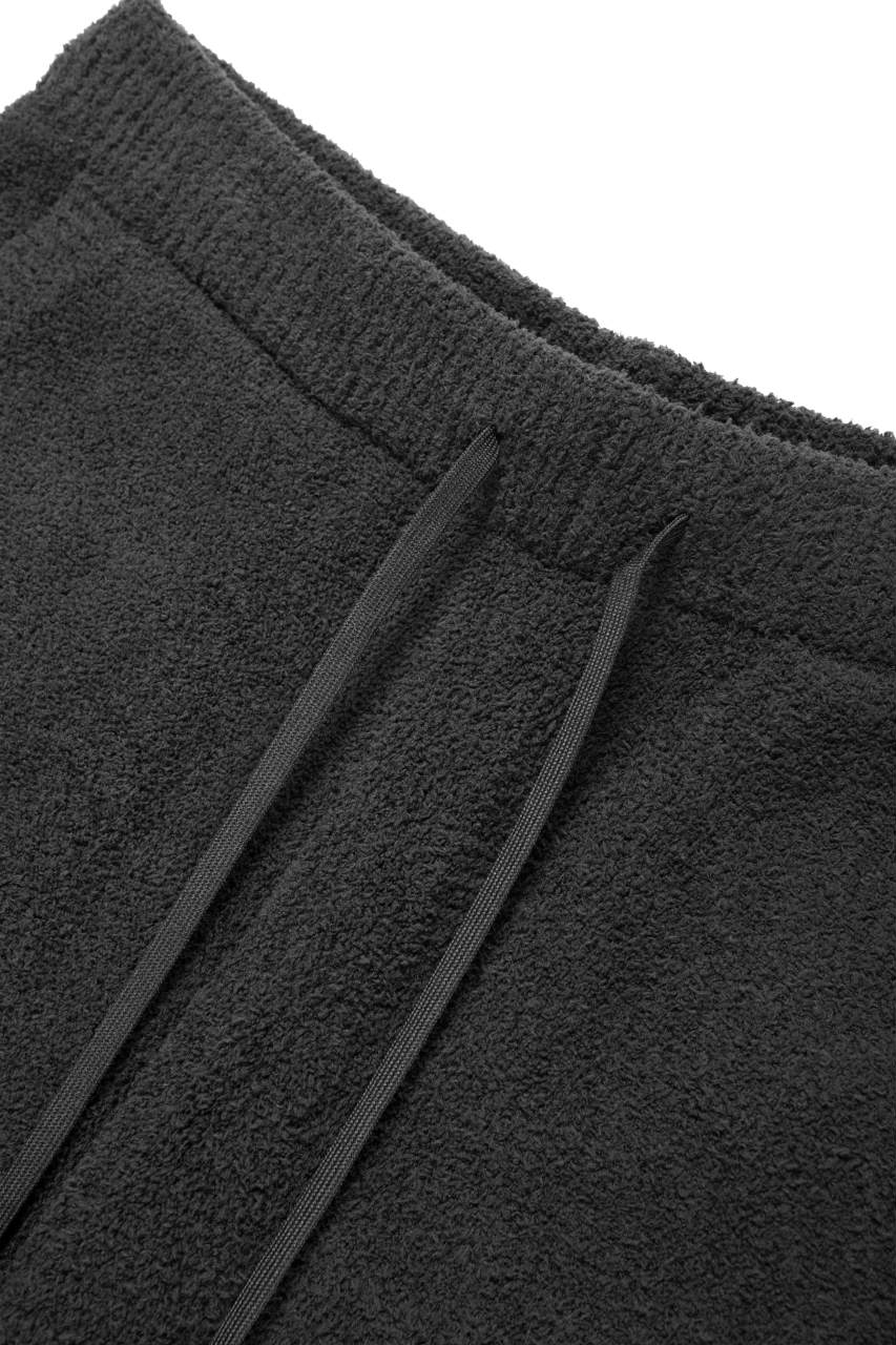 Load image into Gallery viewer, MASTERMIND WORLD LOUNGE LONG PANTS / SOFTLY BOA FLEECE (BLACK x CHARCOAL)