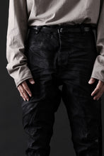 画像をギャラリービューアに読み込む, masnada BAGGY SCARRED STRETCH JEANS (SMEARED BLACK)