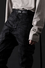 画像をギャラリービューアに読み込む, masnada BAGGY SCARRED STRETCH JEANS (SMEARED BLACK)