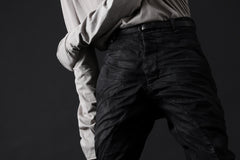 画像をギャラリービューアに読み込む, masnada BAGGY SCARRED STRETCH JEANS (SMEARED BLACK)