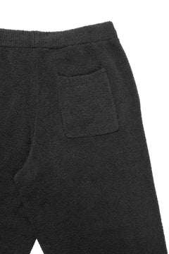 Load image into Gallery viewer, MASTERMIND WORLD LOUNGE LONG PANTS / SOFTLY BOA FLEECE (BLACK x WHITE)