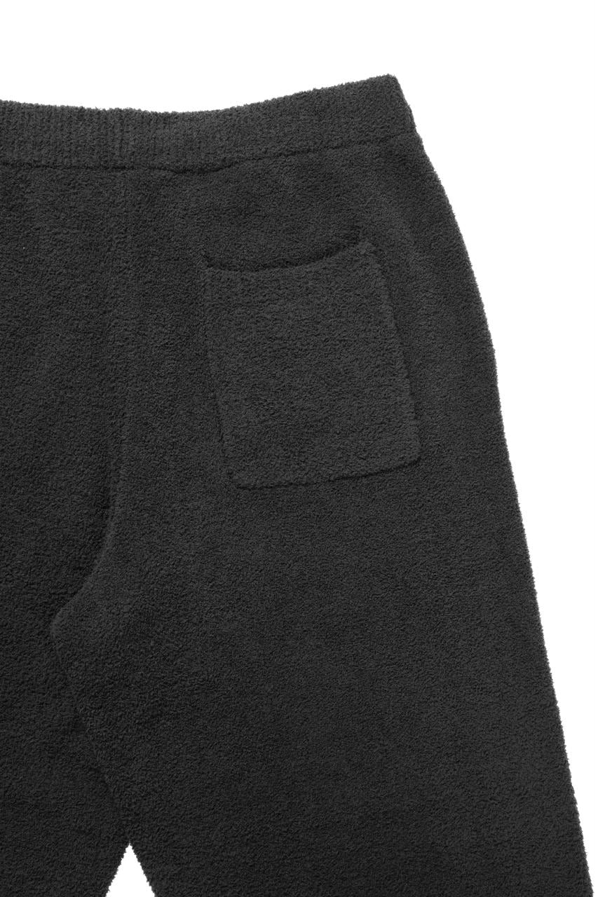 Load image into Gallery viewer, MASTERMIND WORLD LOUNGE LONG PANTS / SOFTLY BOA FLEECE (BLACK x CHARCOAL)