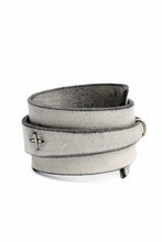 Load image into Gallery viewer, m.a+ croissant wrist band #2 / A-F0K3/GR3,0 (CARBON)