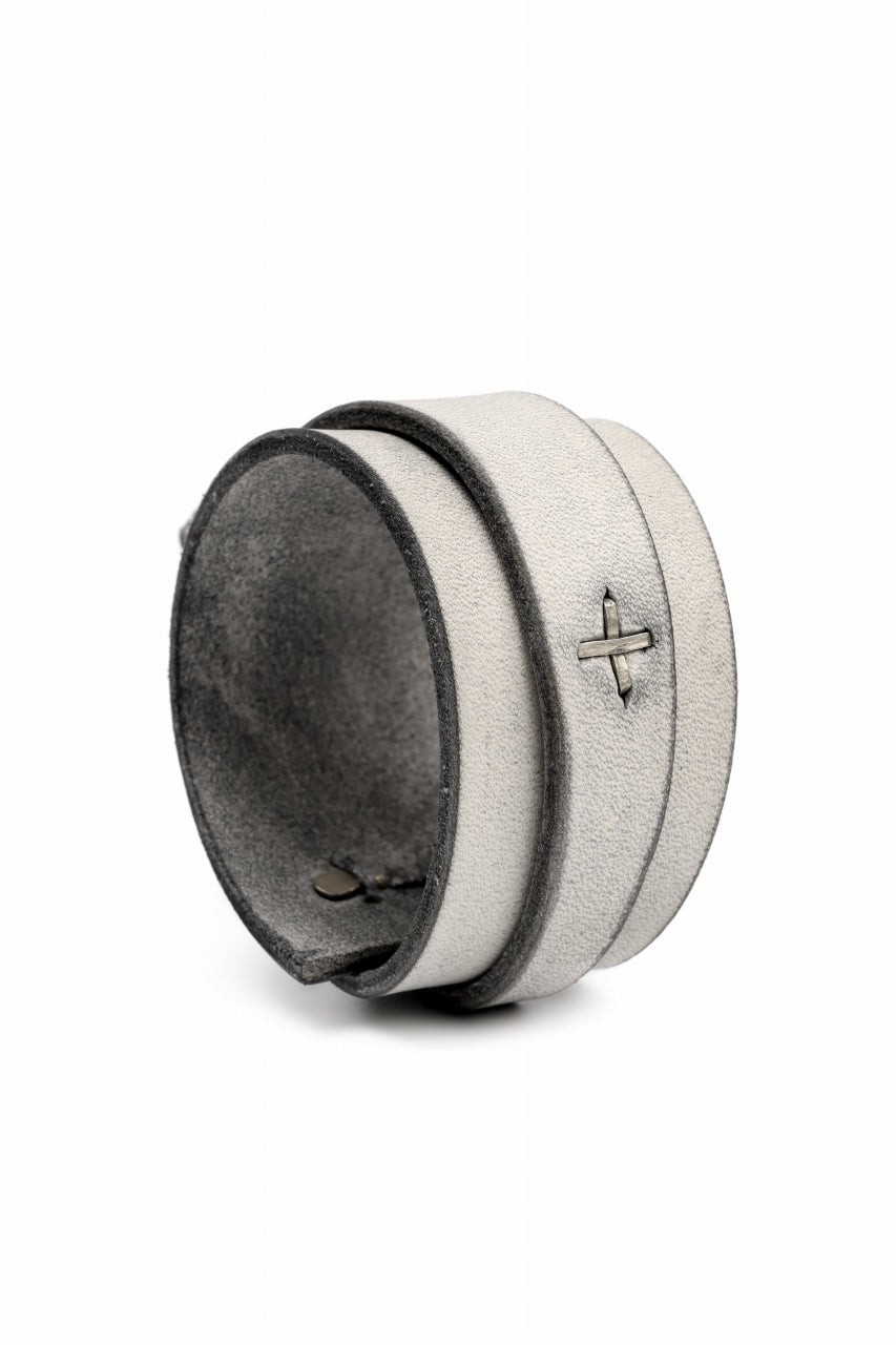 Load image into Gallery viewer, m.a+ croissant wrist band #2 / A-F0K3/GR3,0 (CARBON)