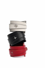 Load image into Gallery viewer, m.a+ croissant wrist band / A-F0K3/GR3,0 (CHILI RED)