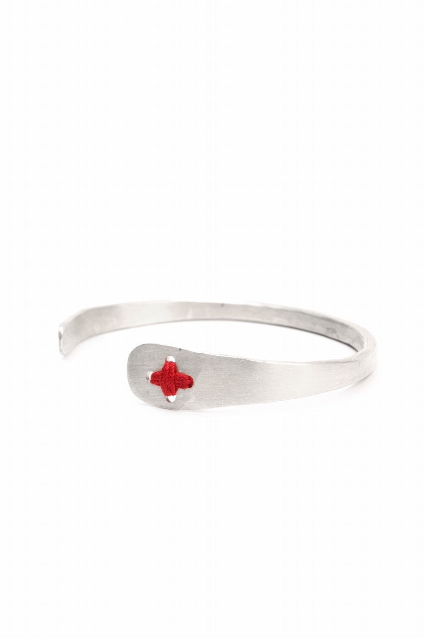 Load image into Gallery viewer, m.a+ stitched cross silver bangle / AB11/AG (SILVER)