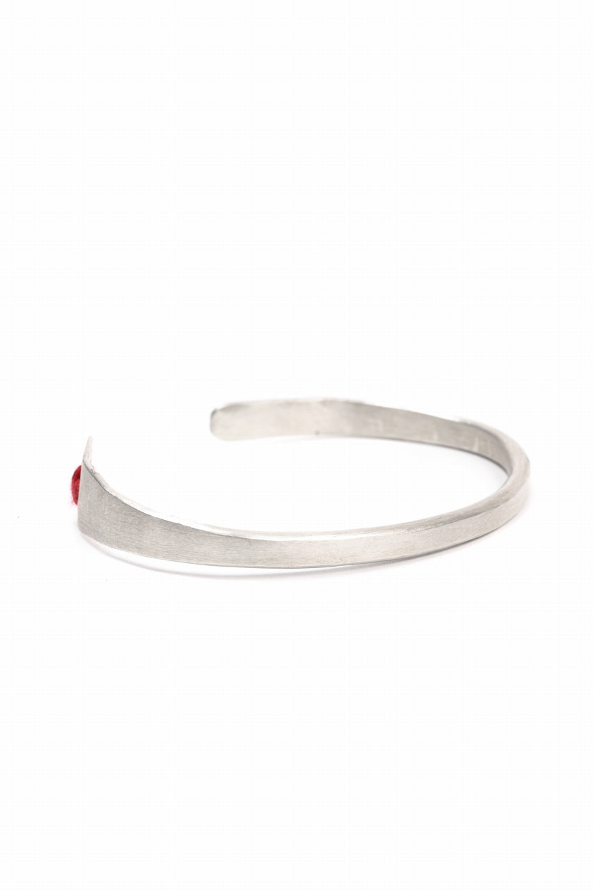 Load image into Gallery viewer, m.a+ stitched cross silver bangle / AB11/AG (SILVER)