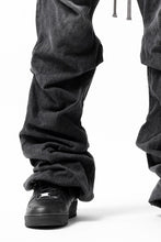 画像をギャラリービューアに読み込む, A.F ARTEFACT TUCK VOLUME BAGGY PANTS / FADED DENIM (DAMAGE BLACK)