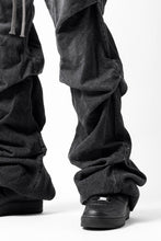 画像をギャラリービューアに読み込む, A.F ARTEFACT TUCK VOLUME BAGGY PANTS / FADED DENIM (DAMAGE BLACK)