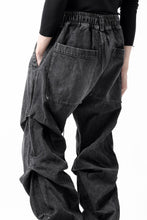 画像をギャラリービューアに読み込む, A.F ARTEFACT TUCK VOLUME BAGGY PANTS / FADED DENIM (DAMAGE BLACK)