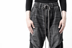 画像をギャラリービューアに読み込む, A.F ARTEFACT TUCK VOLUME BAGGY PANTS / FADED DENIM (DAMAGE BLACK)