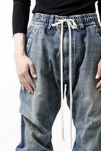 画像をギャラリービューアに読み込む, A.F ARTEFACT TUCK VOLUME BAGGY PANTS / FADED DENIM (INDIGO BLUE)