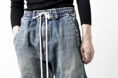 画像をギャラリービューアに読み込む, A.F ARTEFACT TUCK VOLUME BAGGY PANTS / FADED DENIM (INDIGO BLUE)