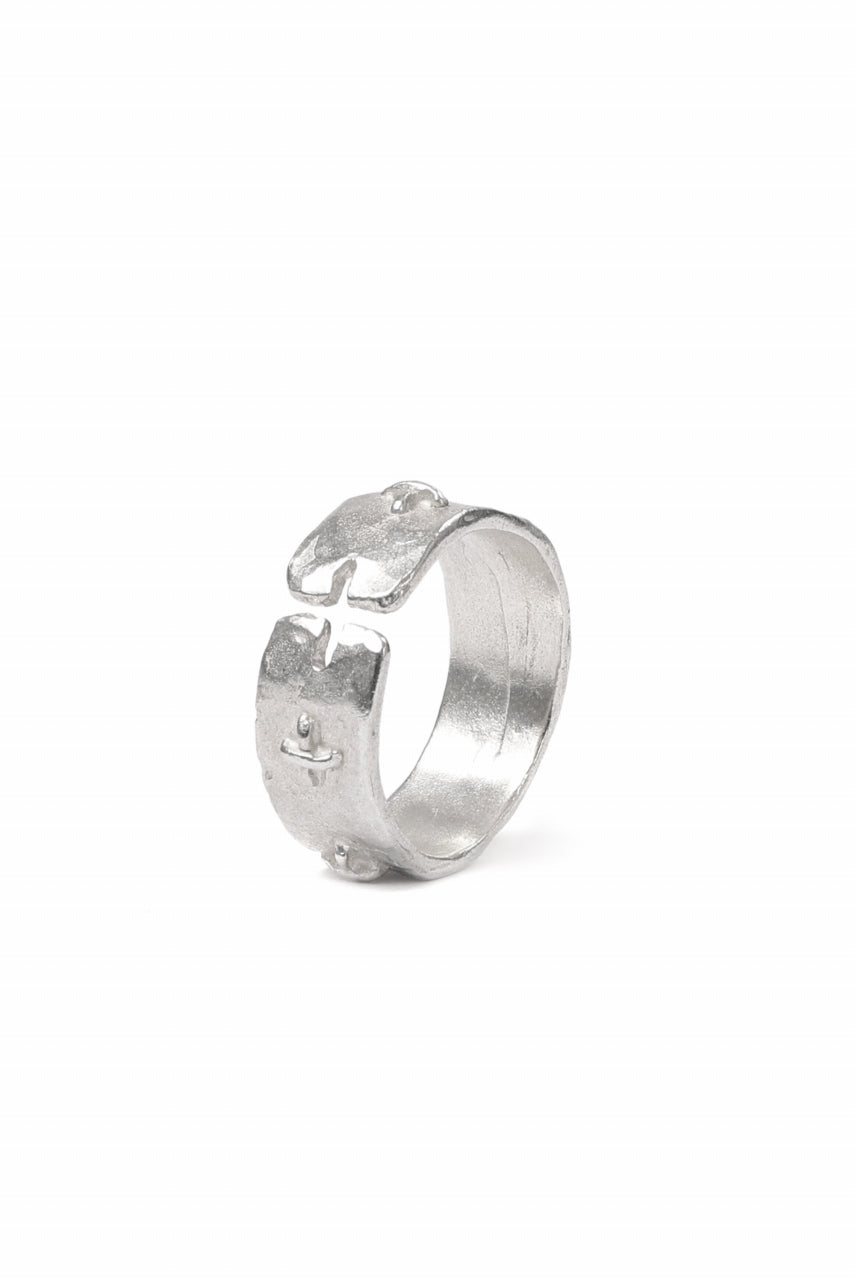 画像をギャラリービューアに読み込む, m.a+ silver stitched multiple cross ring / AG518/AG (SILVER)