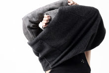 Load image into Gallery viewer, KLASICA ASLEEP LOOSE PULL OVER / GRAINY PRINT BACK SIDE FLEECE (GREIGE)