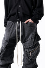 画像をギャラリービューアに読み込む, A.F ARTEFACT CARGO TUCK BAGGY PANTS / FADED DENIM (BLACK)