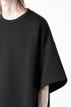 画像をギャラリービューアに読み込む, N/07 OVERSIZE TOP / RIBBED CARDBOARD KNIT JERSEY (BLACK)