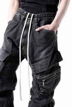 画像をギャラリービューアに読み込む, A.F ARTEFACT CARGO TUCK BAGGY PANTS / FADED DENIM (BLACK)