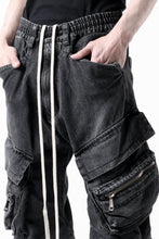 画像をギャラリービューアに読み込む, A.F ARTEFACT CARGO TUCK BAGGY PANTS / FADED DENIM (BLACK)