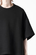 画像をギャラリービューアに読み込む, N/07 OVERSIZE TOP / RIBBED CARDBOARD KNIT JERSEY (BLACK)