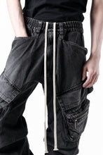 画像をギャラリービューアに読み込む, A.F ARTEFACT CARGO TUCK BAGGY PANTS / FADED DENIM (BLACK)