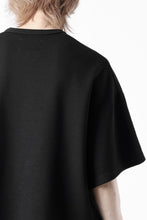 画像をギャラリービューアに読み込む, N/07 OVERSIZE TOP / RIBBED CARDBOARD KNIT JERSEY (BLACK)