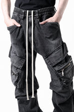 画像をギャラリービューアに読み込む, A.F ARTEFACT CARGO TUCK BAGGY PANTS / FADED DENIM (BLACK)