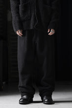 画像をギャラリービューアに読み込む, TARO HORIUCHI / th products KAPOOR / Wide Tapered Pants / travel wool premiere (black)