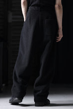 画像をギャラリービューアに読み込む, TARO HORIUCHI / th products KAPOOR / Wide Tapered Pants / travel wool premiere (black)