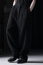 画像をギャラリービューアに読み込む, TARO HORIUCHI / th products KAPOOR / Wide Tapered Pants / travel wool premiere (black)