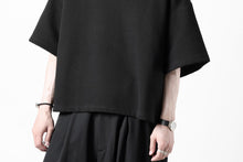 画像をギャラリービューアに読み込む, N/07 OVERSIZE TOP / RIBBED CARDBOARD KNIT JERSEY (BLACK)