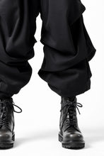 画像をギャラリービューアに読み込む, A.F ARTEFACT EXTREME WIDE BAGGY PANTS / SERGE TWILL (BLACK)