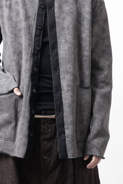 Load image into Gallery viewer, KLASICA BLACK CAT CREW NECK CARDIGAN / GRAINY PRINT BACK SIDE FLEECE (GREIGE)